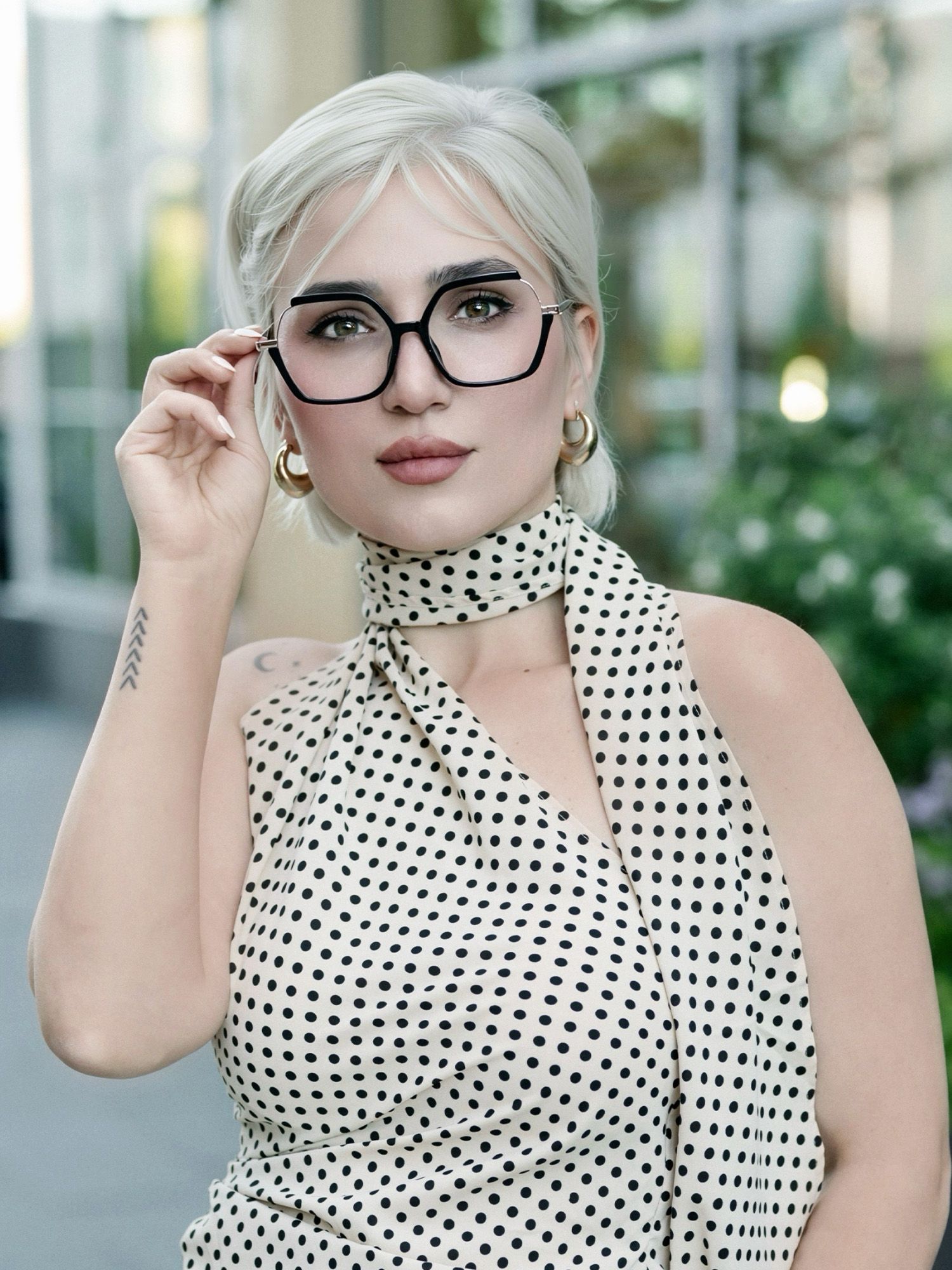 Alexia Noir Carré Luenttes4