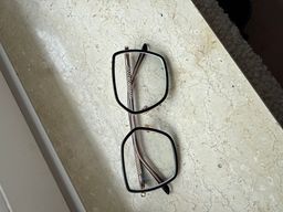 C’est la monture parfaite qui s’accorde a chaque outfit! Une pepite j’0