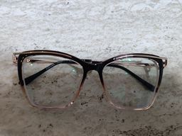 Quality: Monture solide et très actuelle 
Prescription: Bonne correcti0