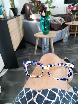 Quality: Très jolie lunettes verres progressif adaptation parfaite
Un 0